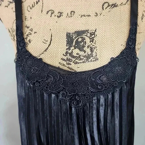 VICTORIA'S Secret Black Pleated Satin Mini Dress Night Gown. Size Medium - Picture 8 of 8